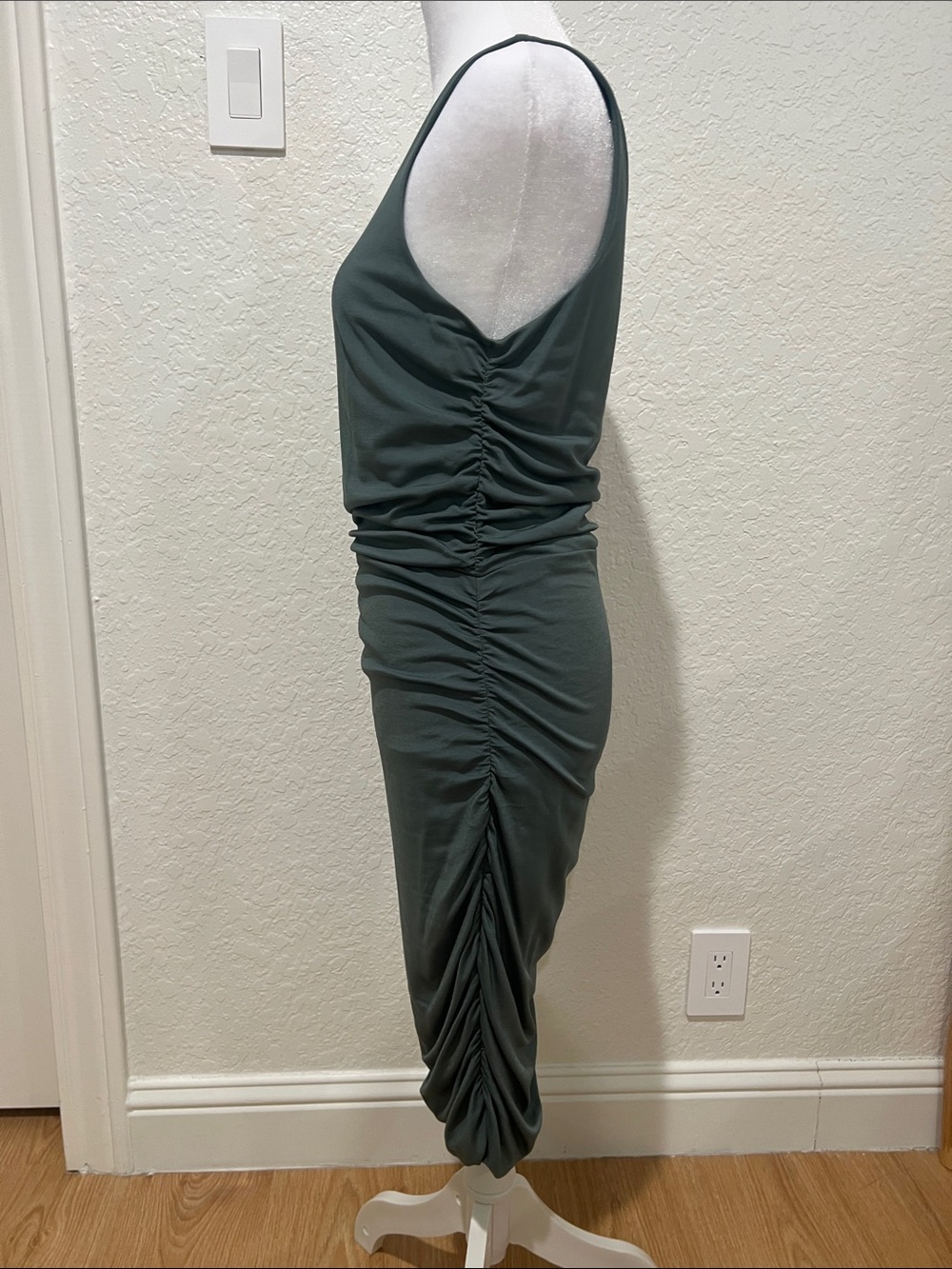 Express One-Shoulder Ruched Bodycon Dress - Picture 2 of 8